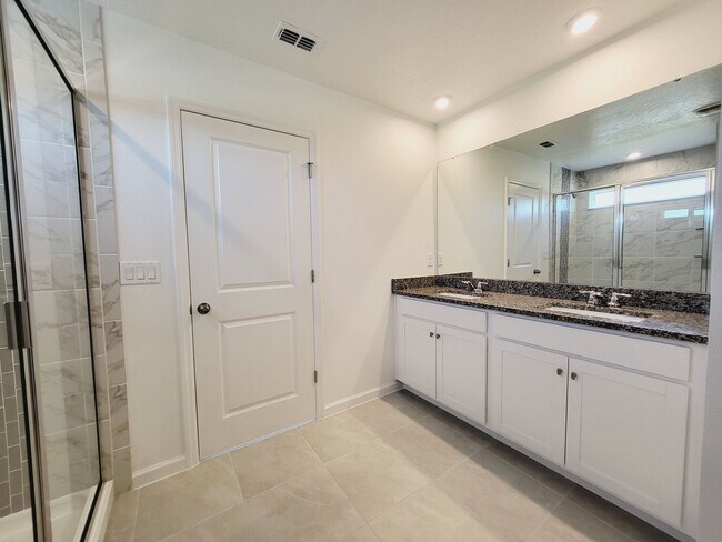 Building Photo - Kissimmee 5 Bedroom/3 Baths Home For Rent in 34747