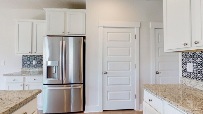 Building Photo - 5865 Danbury Blvd