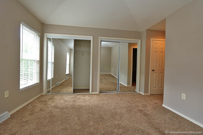 Building Photo - 1345/1347 Amblewood