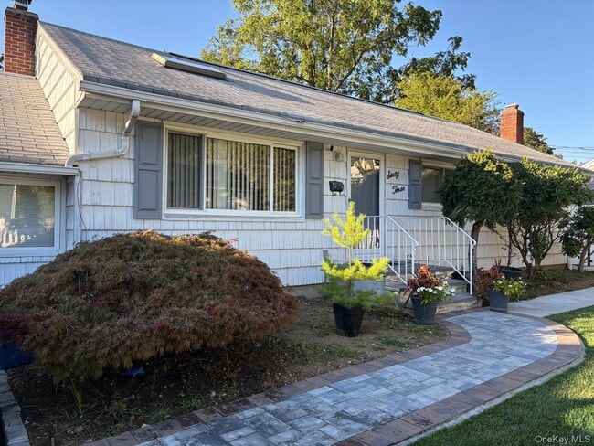 Primary Photo - 63 Bogart St