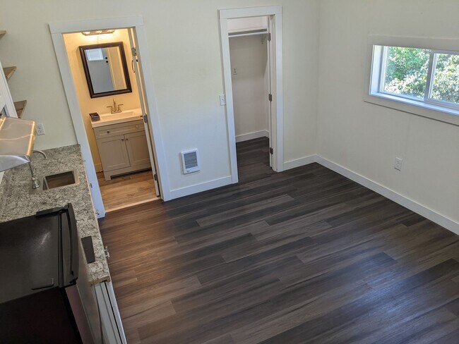 Building Photo - 505 W C St