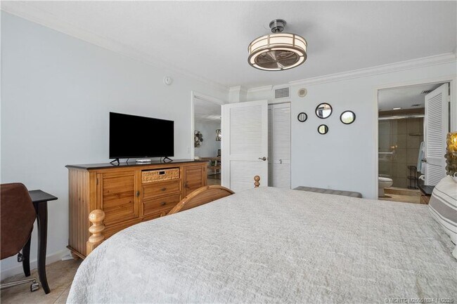 Building Photo - 10680 S Ocean Dr