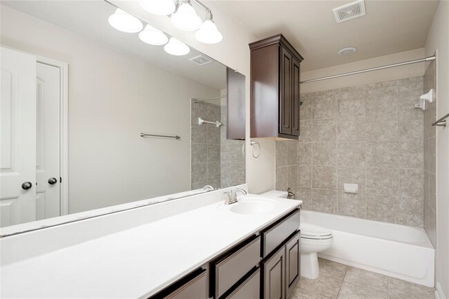 Building Photo - 4211 Oldenburg Ln