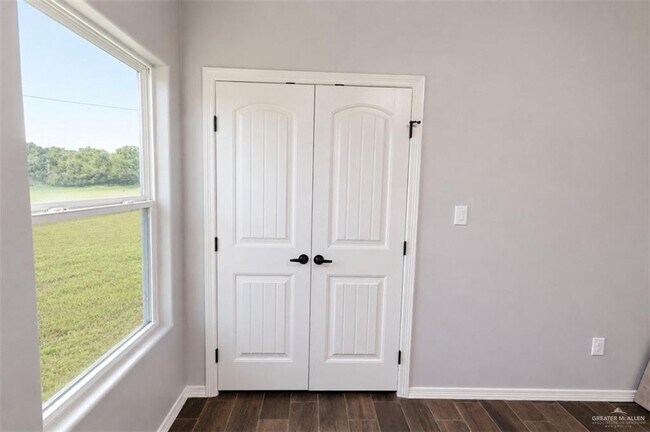 Building Photo - 5305 Ginko Dr