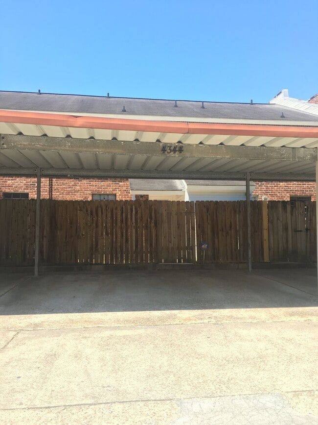 Building Photo - MAISON ROUGE TOWNHOMES  2BR/2.5BT  OFF COU...
