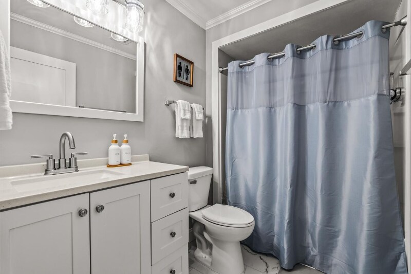 Building Photo - 421 W Lloyd St