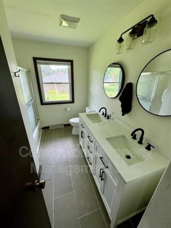 Building Photo - 202 W 14th St