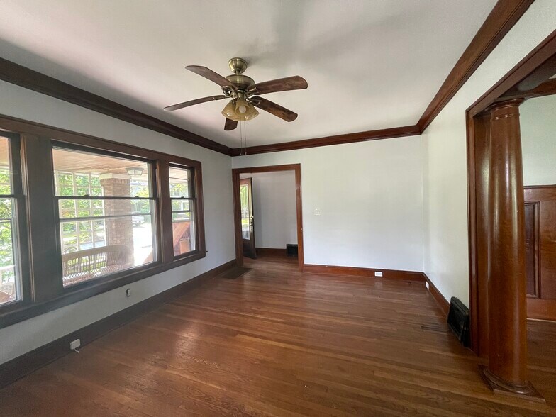 Living room - 2654 E 130th St