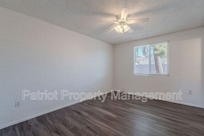 Building Photo - 1609 W Voltaire Ave