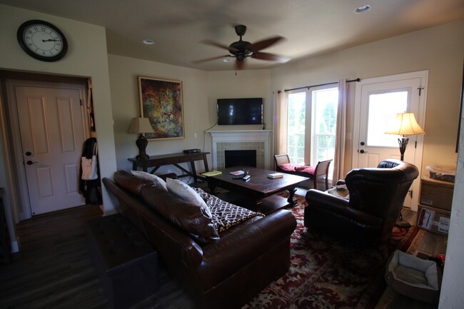Building Photo - 3610 Jerome Ln