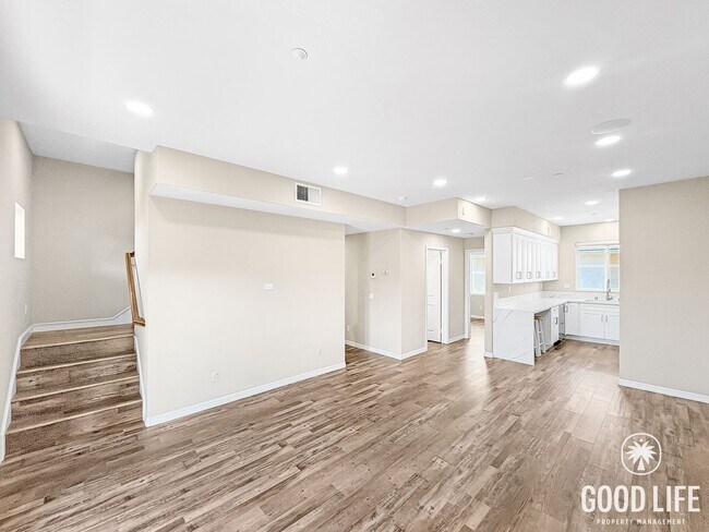 Building Photo - Beautifully Maintained Townhome in Pristine St Cloud Community