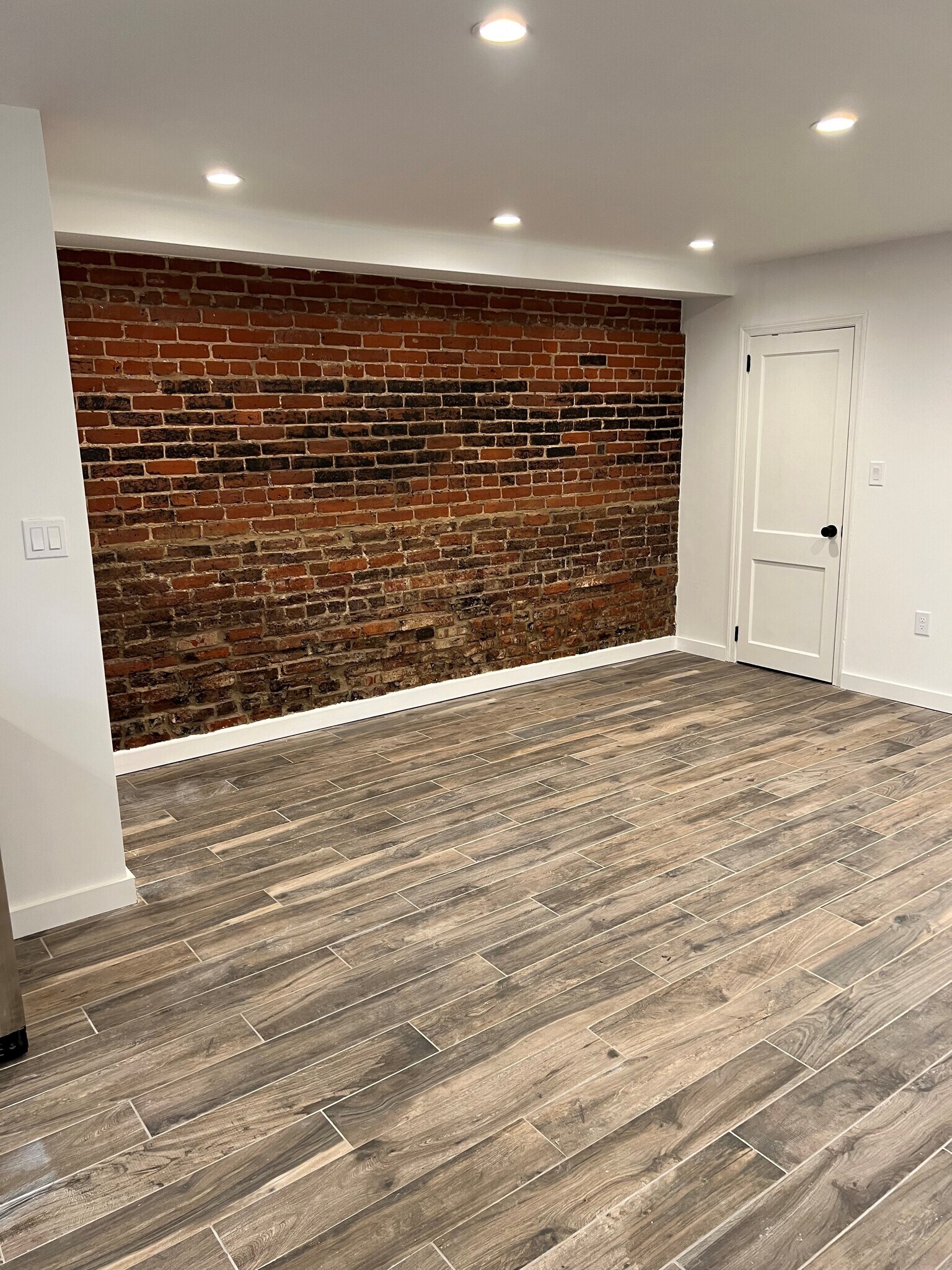 Building Photo - 215 5th St SE