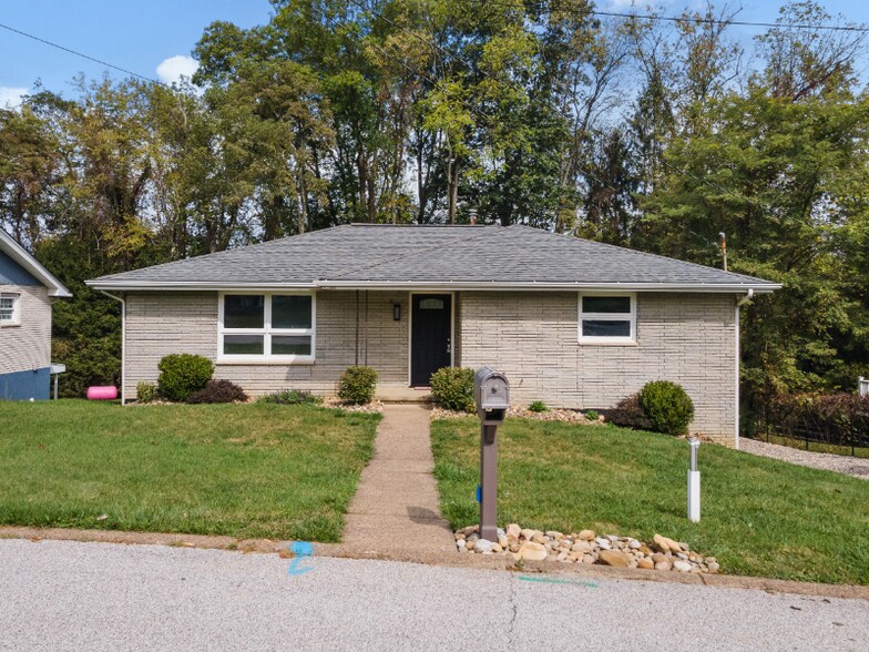 Primary Photo - 51235 Burrwood Dr