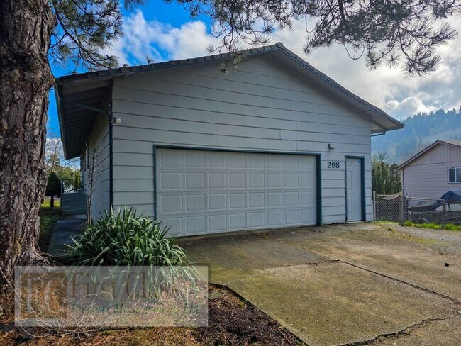 Building Photo - 298 SW Wallula Ave