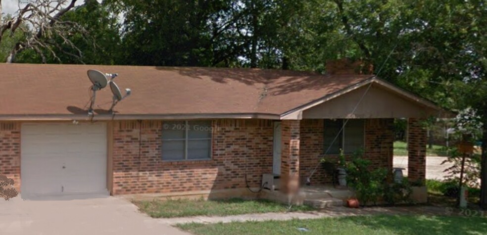 Primary Photo - 3002 Tanglewood Cir