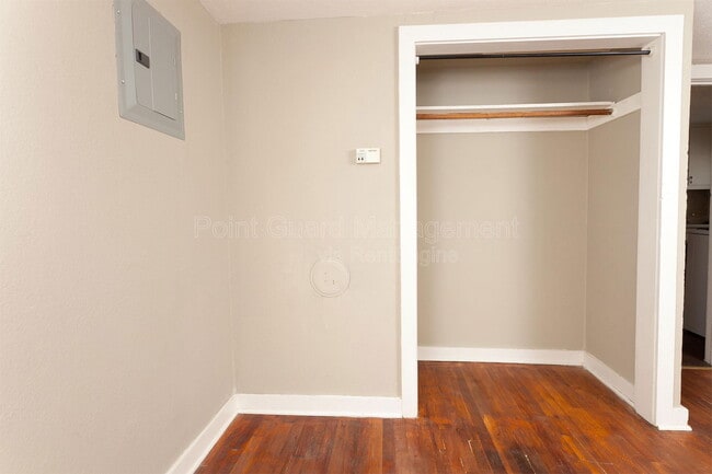 Building Photo - 219 S Millwood Ave