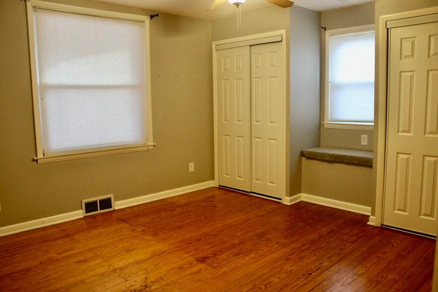 Master - second view - 3212 Poppleton Ave