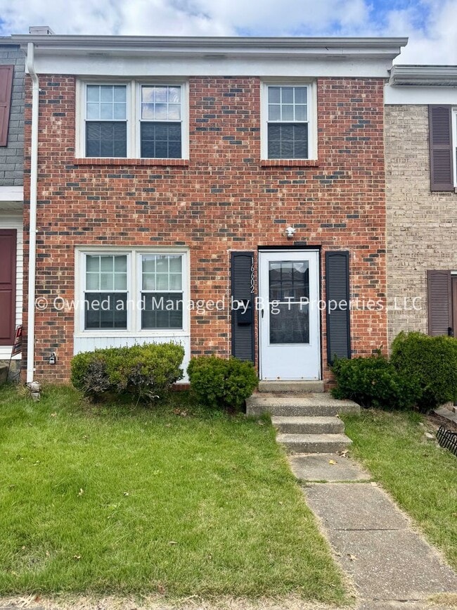 Primary Photo - Coming soon* Cute Townhouse between Woodbr...