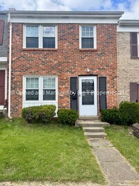 Building Photo - Coming soon* Cute Townhouse between Woodbr...