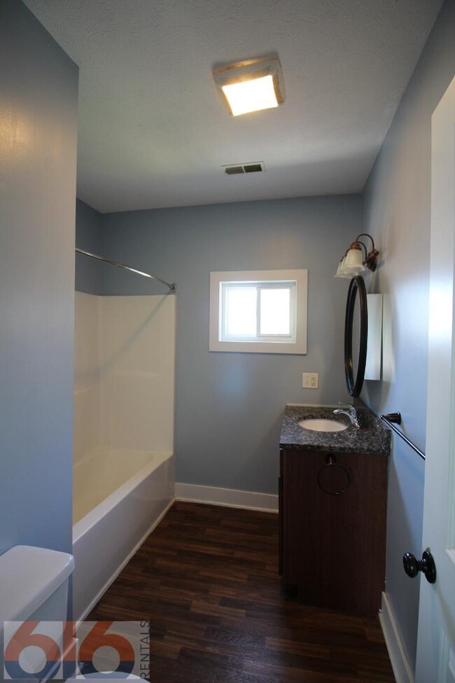 Building Photo - 1108 Elizabeth Ave NW