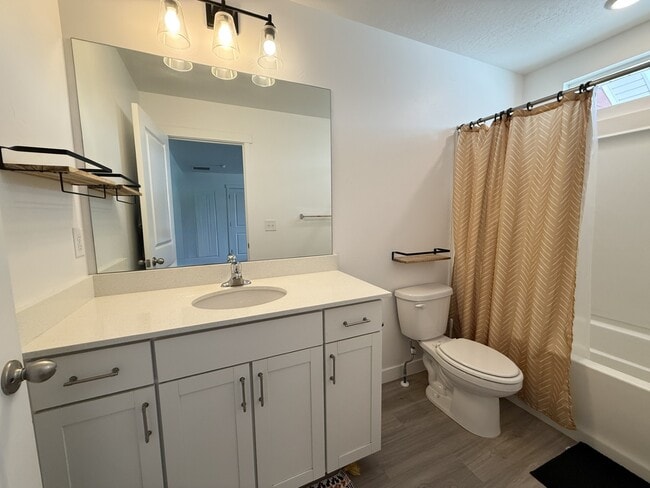 Building Photo - 398 Grassland Dr