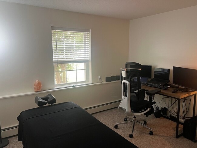 Building Photo - 402 White Cedar Blvd