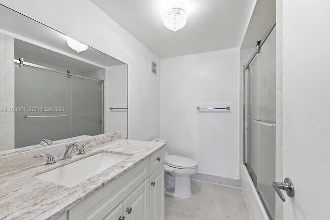 Building Photo - 140 Lakeview Dr