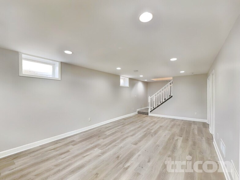 Building Photo - 4010 Monroe St NE