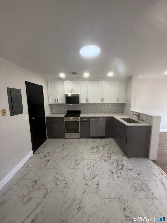 Building Photo - 8-10 S Broad St