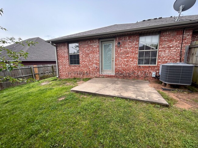 Building Photo - 1003 Trenton Dr