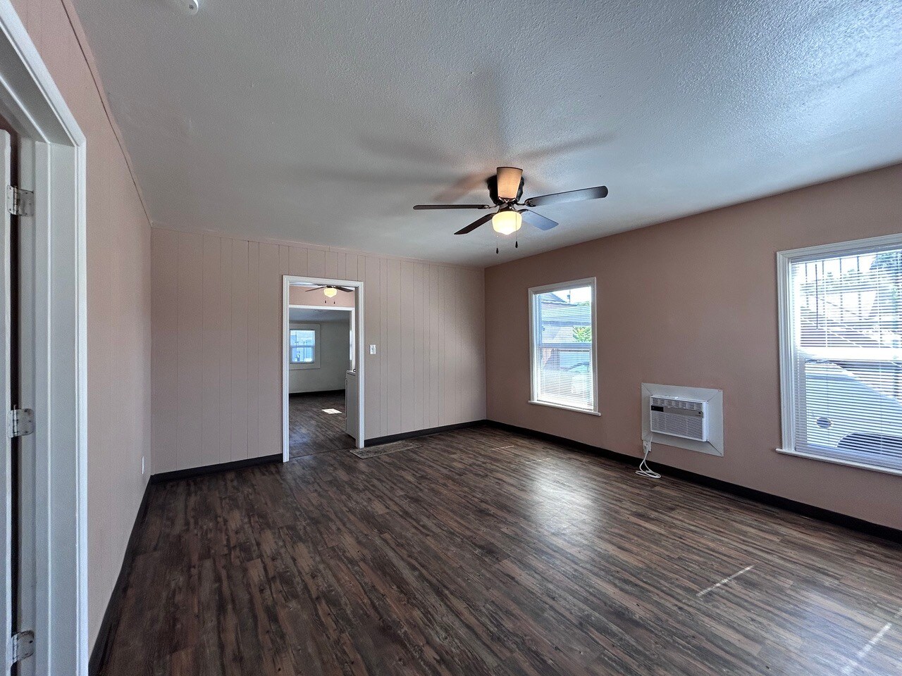 Building Photo - 301 Maple St