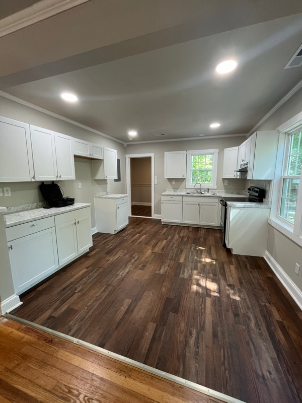 Building Photo - 1307 E Holly St