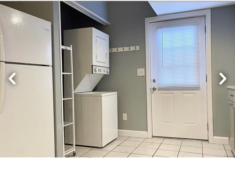 Building Photo - 30 Lagana Ln