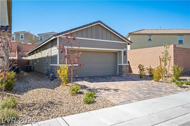 Building Photo - Single Story 3 bedroom, 2 bath home in the...