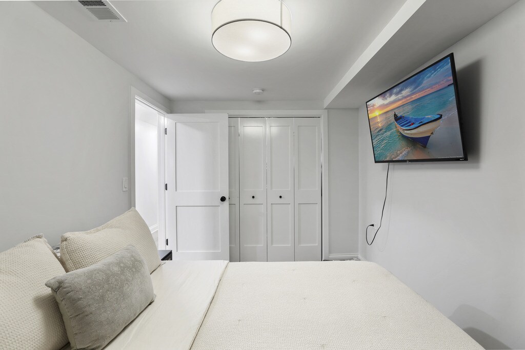 Building Photo - 520 N Ada St