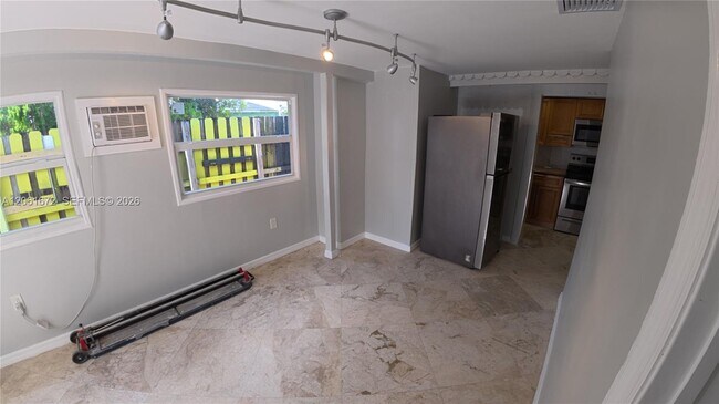 Building Photo - 5400 SW 36th St
