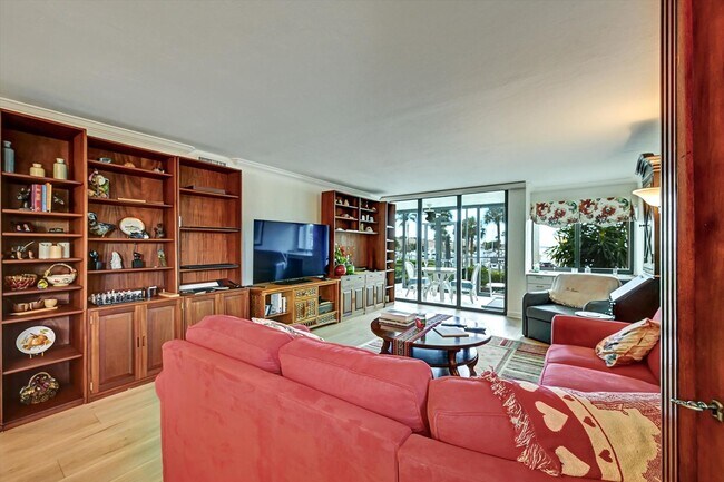 Building Photo - Waterfront! Annual Lease,  2 bedroom 2 bath plus bonus room