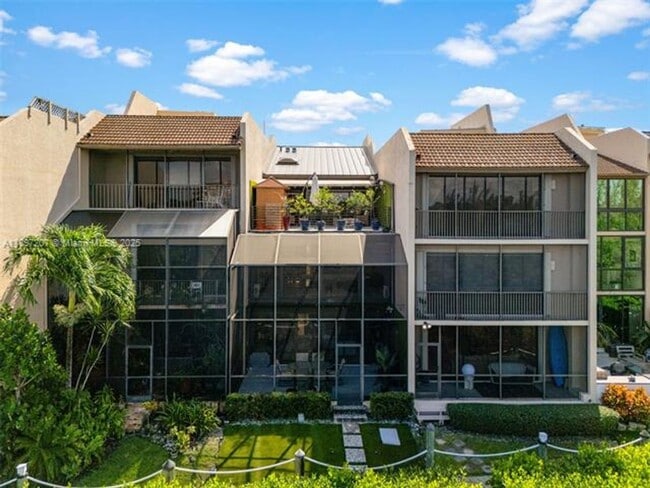 Building Photo - 6124 Paradise Point Dr