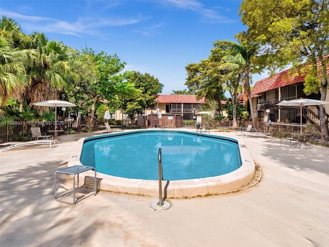 Building Photo - 770 NE 199th St