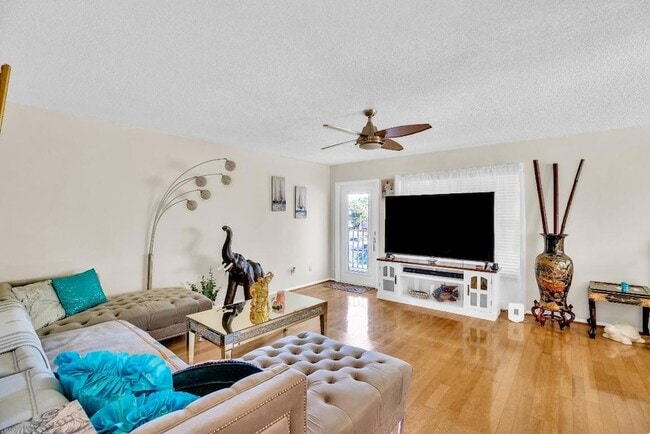 Building Photo - 2 Vista Gardens Trail Unit 202