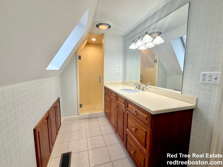 Building Photo - 41 Rich St