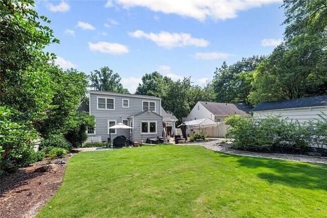 Building Photo - 346 Redland Rd NW