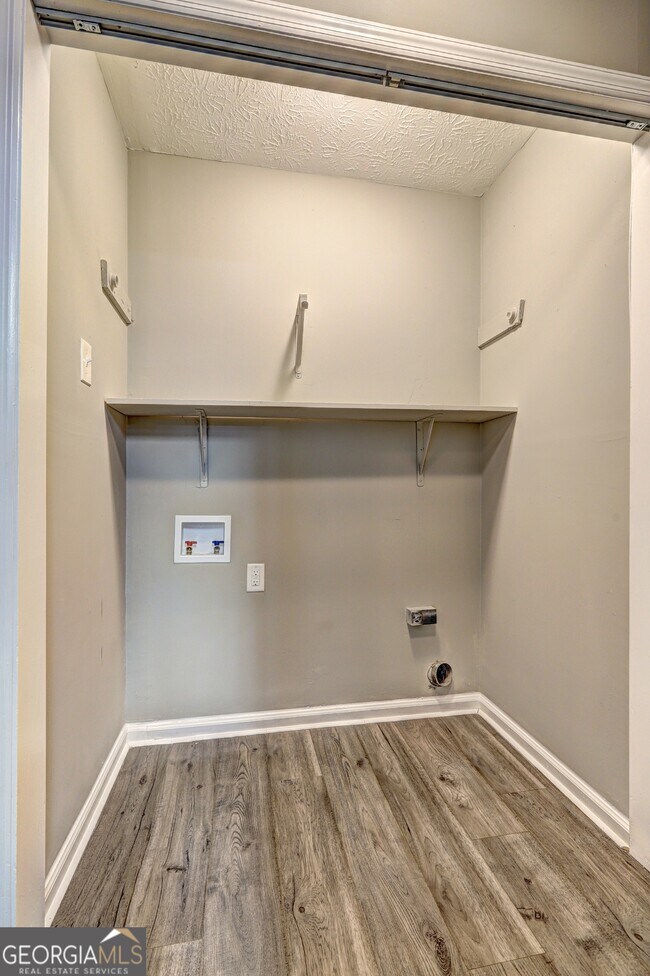 Building Photo - 604 Cloudland Dr