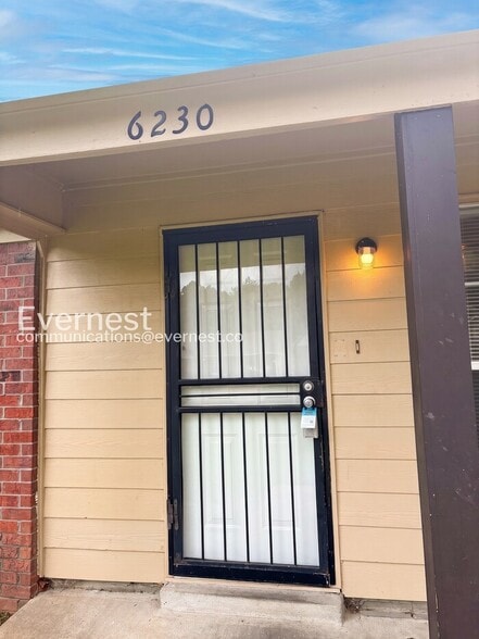Building Photo - 6230 Somerset Dr