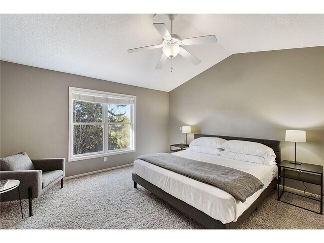 Building Photo - 1579 Stoneridge Cir