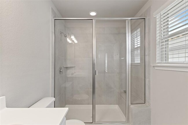 Building Photo - 180 MacArthur Dr