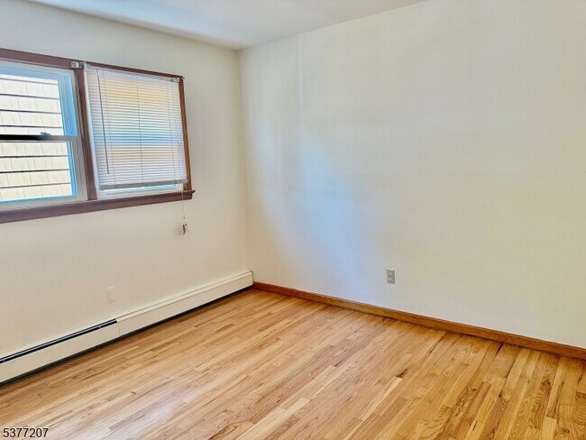Building Photo - 49 Howell Pl