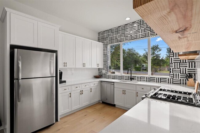 Building Photo - 2211 White Dove Pass