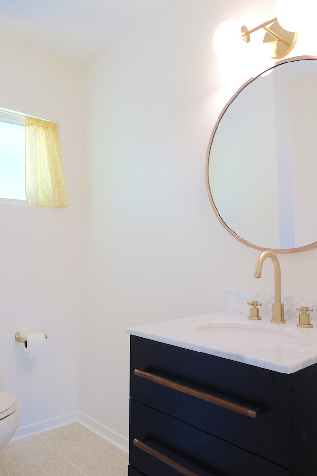 Building Photo - 702 Cavanagh Rd