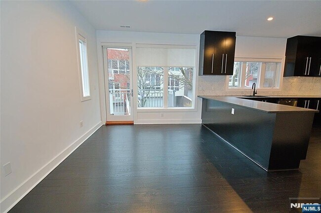 Building Photo - 11 Vela Way